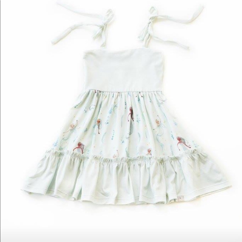 Well Dressed Wold Omi Jo Mermaid  Dress & Blooms 4